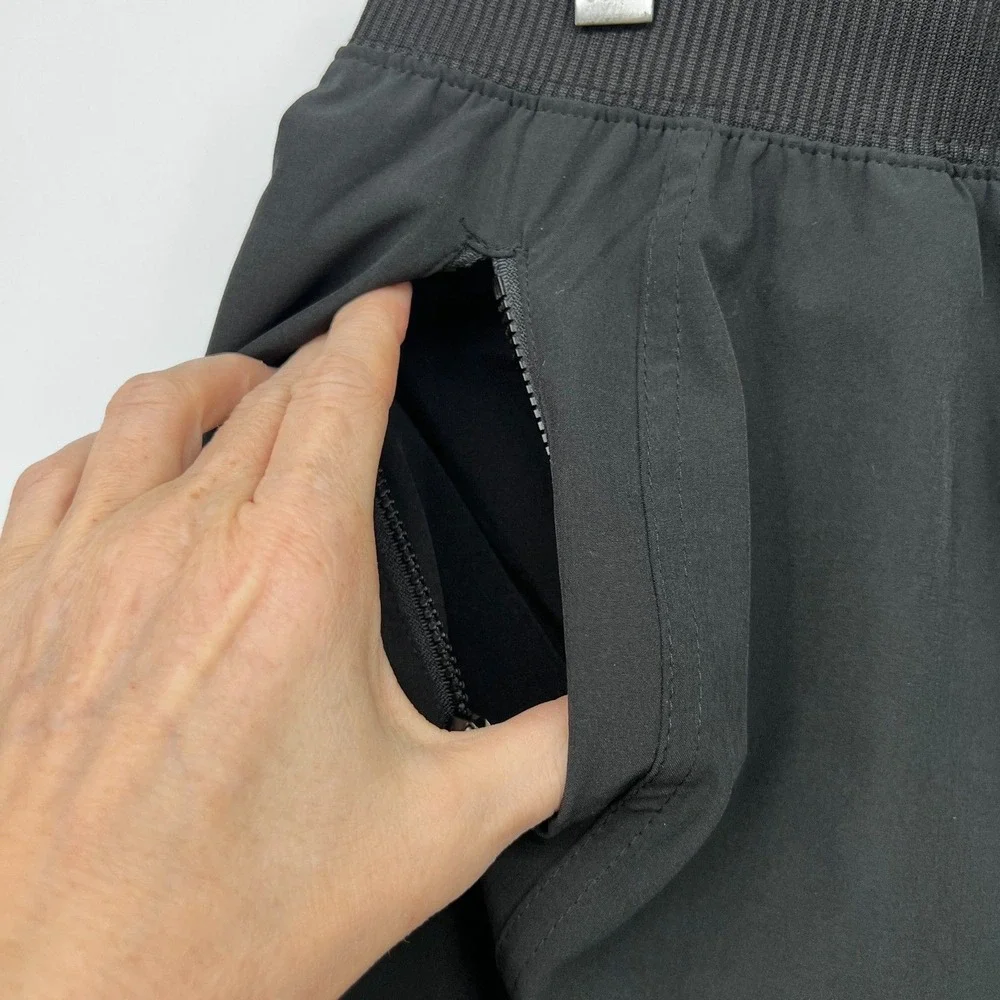 Chicos Zenergy Pull On Zippered Gorpcore Cargo Cropped Active Pant Size 2/MD - Picture 5 of 9